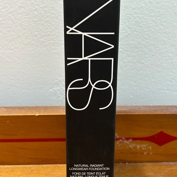 NARS Natural Radiant Longwear Foundation - mont blanc brand new never used - Picture 2 of 2